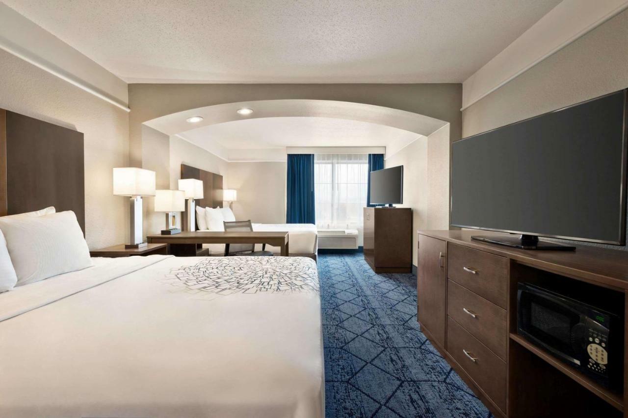 La Quinta And By Wyndham At Watiki Waterpark 3*
