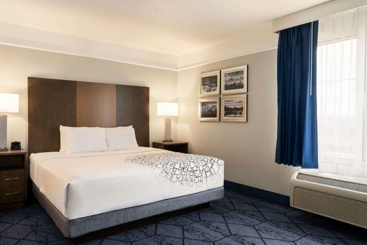 La Quinta And By Wyndham At Watiki Waterpark Rapid City
