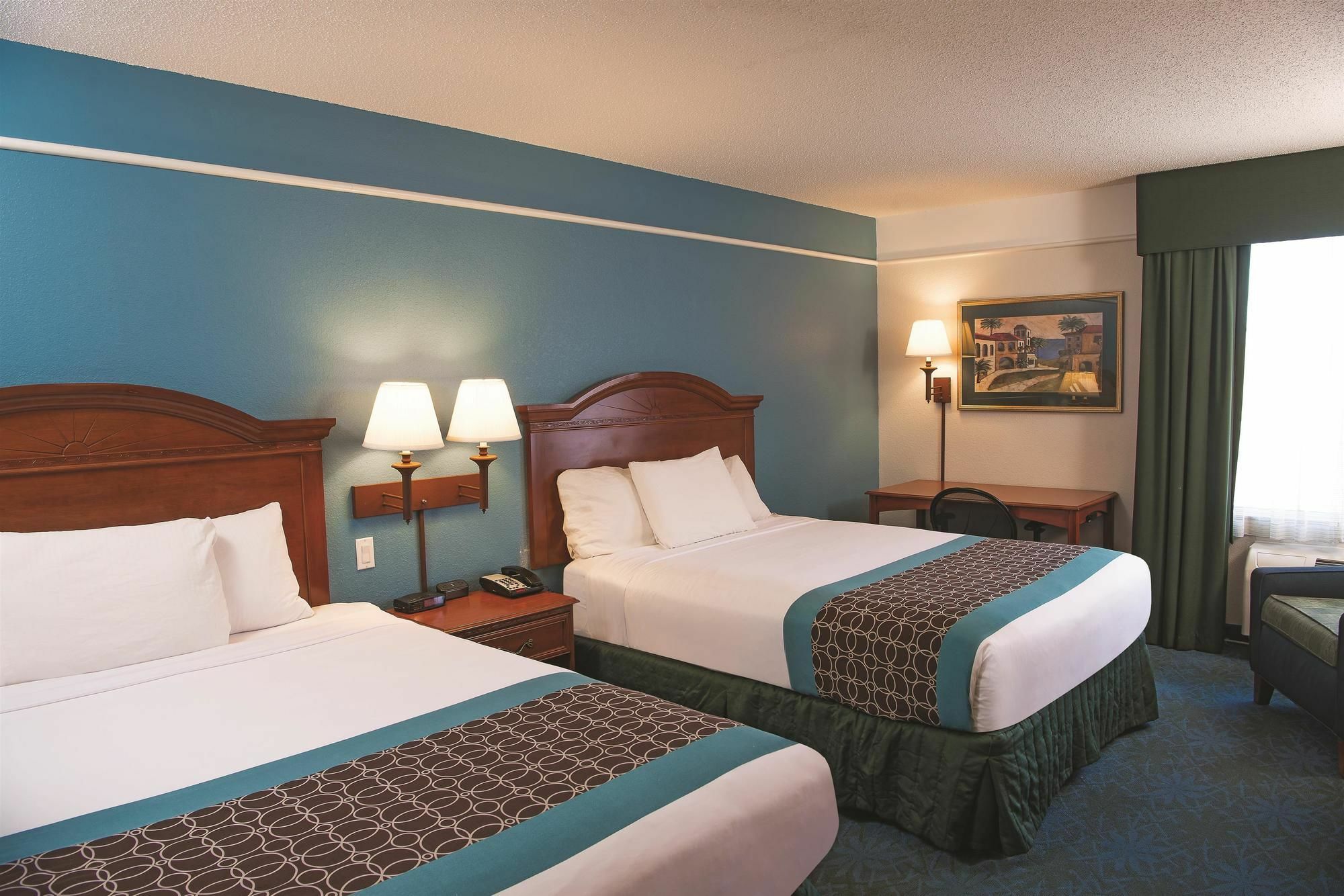 La Quinta And By Wyndham At Watiki Waterpark Rapid City