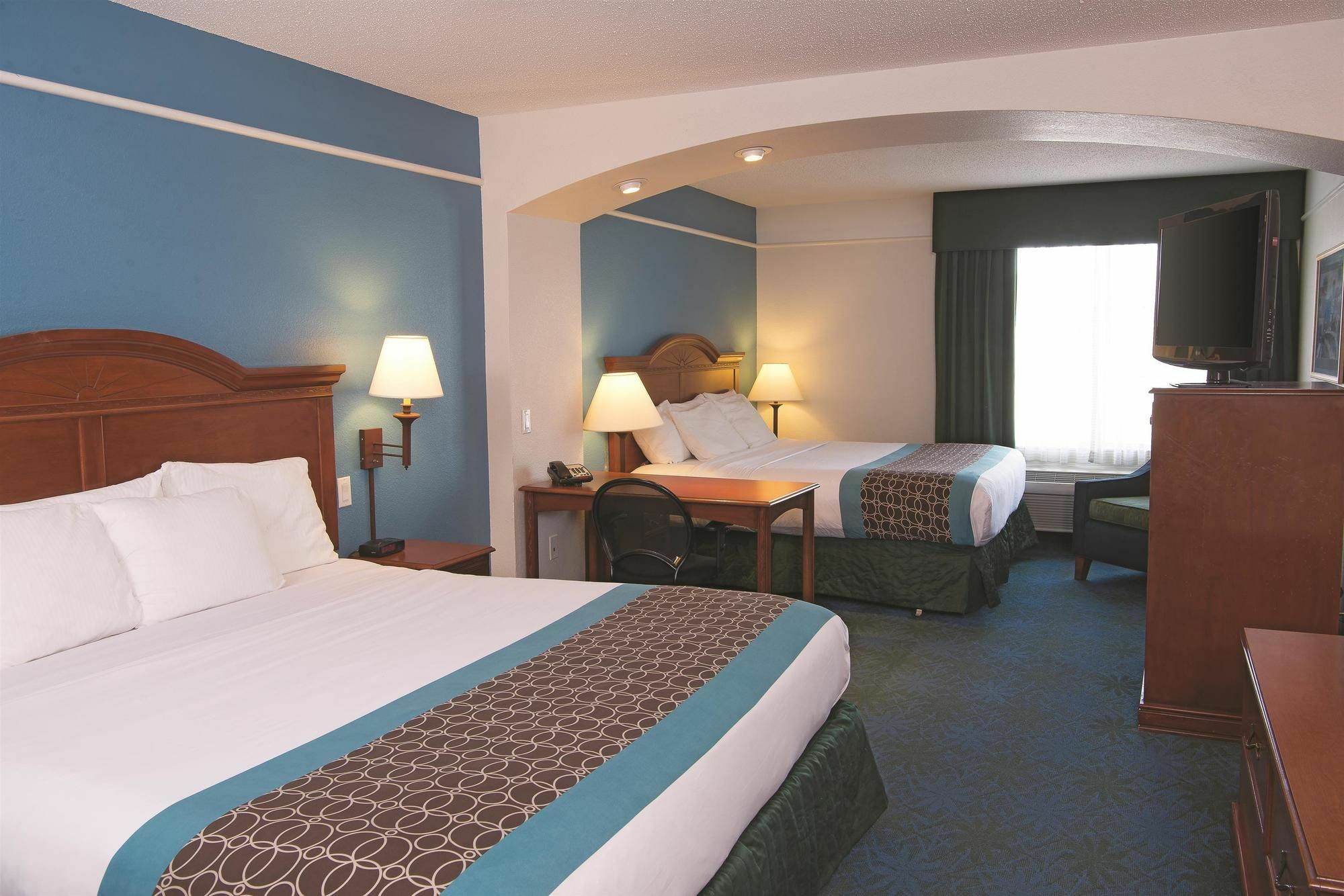 La Quinta And By Wyndham At Watiki Waterpark Rapid City
