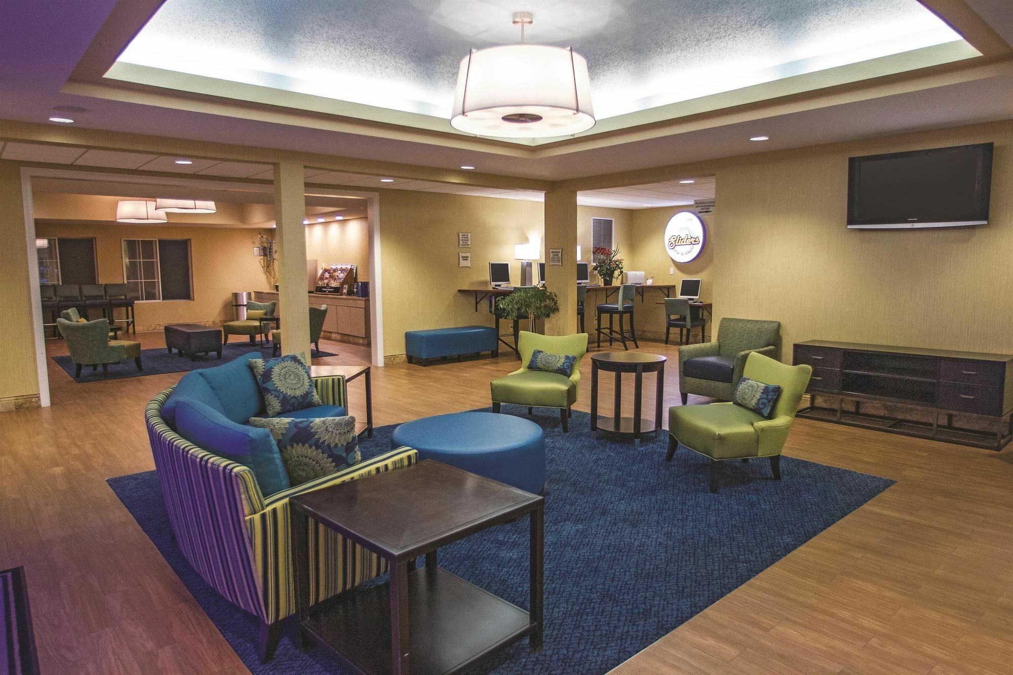 La Quinta And By Wyndham At Watiki Waterpark Hotel